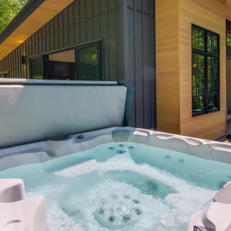Modern Cabin w/ Hot Tub & Fire Pit in Fairview!