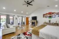Pool & Hot Tub: Spacious Villa in Coral Springs!