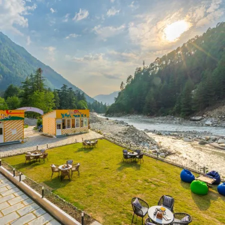 The Social Stays Kasol