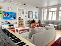Rivoli Cinema Hostel Hotels near Rivoli Theatre