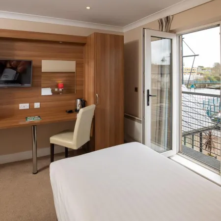 Riverside Hotel