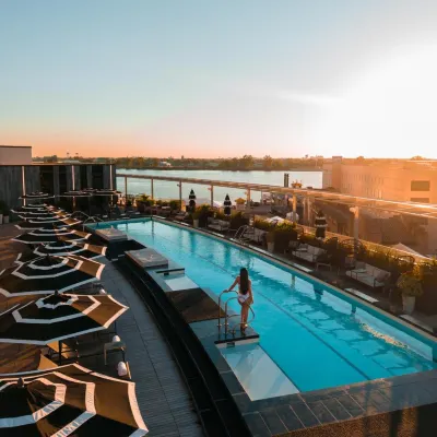Four Seasons New Orleans Отели рядом с достопримечательностью «Конференц-центр Morial»