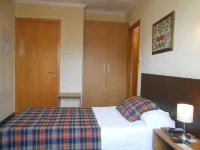Hostal El Callejón Hotels near Punta del Miracle