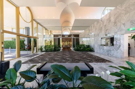 Contessa Holiday Apartments Отели рядом с достопримечательностью «Мейн Бич»