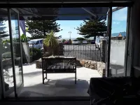 Cave Rock Guest House - Homestays