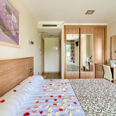 Pontus Veteris Hotels near Playa de Silgar