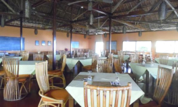 Sea World Club Beach Resort & Dive Center - Housity