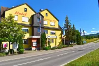 Hotel und Restaurant Nehrener Hof Hotels in der Nähe von ALB-GOLD Naturgarten
