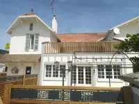 Logis Hostellerie du Neez Hotels in Gan