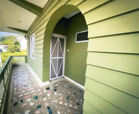 New Hotel Castle Отели рядом с достопримечательностью «Devi’s Fall Pokhara»