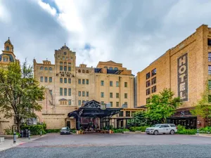 Hotel Emma at Pearl on the Riverwalk