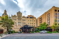 Hotel Emma at Pearl on the Riverwalk