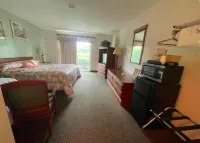 Colonial Brick Inn & Suites Hotels near Former Delaware Lackawana & Western Railroad Station