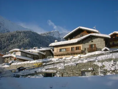 Hotel Ottoz Meublé Hotels near Le Massif Courmayeur