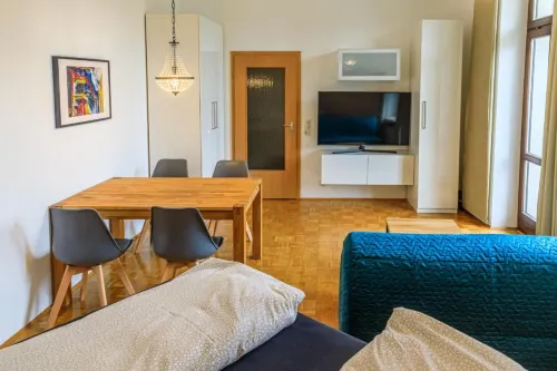 Charming City Apartment with parking spot - โฮมสเตย์