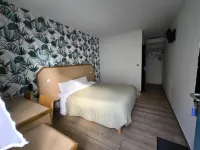 Hôtel le Laury's Hotels in Salles-la-Source