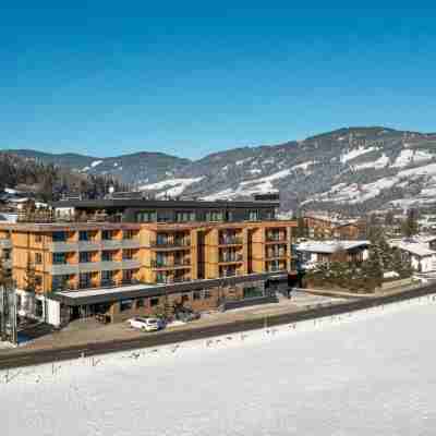 AlpenParks Taxacher Hotel & Apartment Hotel Exterior