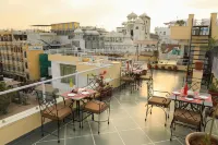 Thamla Haveli - Heritage Lake View Hotel