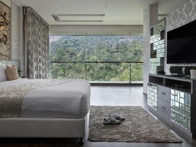 The Panoramic Getaway