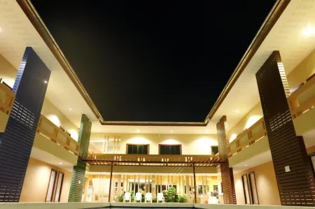 Juntima Place at Amphawa Отели рядом с достопримечательностью «King Buddhalertla Naphalai Memorial Park»