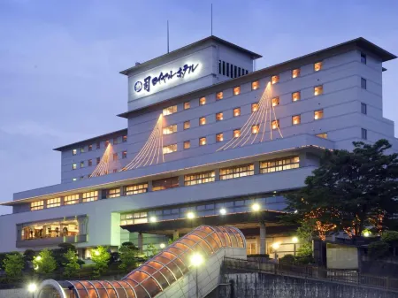 Tsukasa Royal Hotel Отели рядом с достопримечательностью «一本楠»