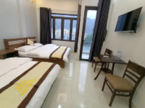 Nha Nghi Quang Trung Hotels in Đồng Văn