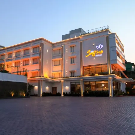 Hotel Saffron Wayanad Отели рядом с достопримечательностью «Пещеры Эдаккал»
