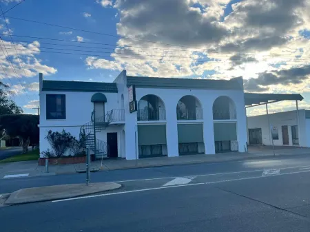 El Toro Motel Отели в г. Кобрам