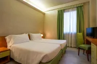 Hotel Embassy Hotels in Pero