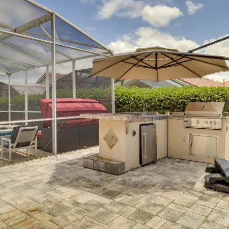 Lanai & Pool: Spacious Villa Near Disney!
