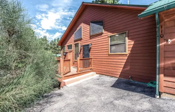 霍梅斯藏身處 - 三居小屋酒店