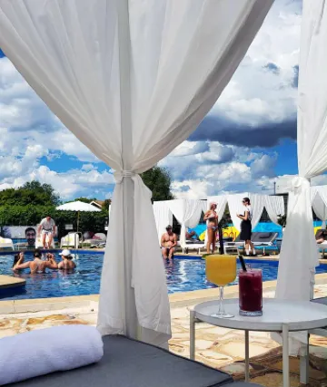 The Oriana Orange - Retro Hotel & Resort