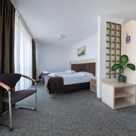 Hotel Logos Отели рядом с достопримечательностью «Галерея Ле Герн»