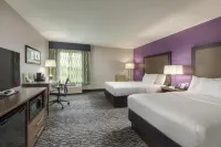 La Quinta Inn & Suites by Wyndham Visalia/Sequoia Gateway Hotels in Visalia