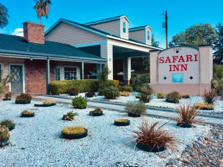 Safari Inn - Chico Отели рядом с достопримечательностью «Center For The Arts»