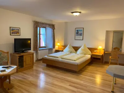 Hotel Lobmeyer Hotels in der Nähe von Kloster der armen Schulschwestern