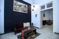RedDoorz Near Stasiun Lawang Hotels in Lawang
