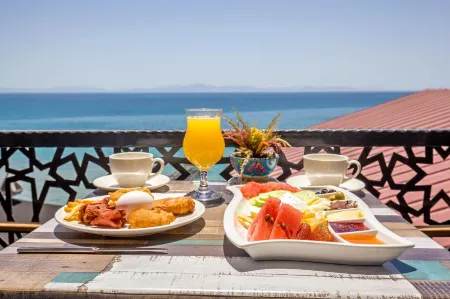 The Lea Hotel Отели рядом с достопримечательностью «D-Marin Didim Marina»