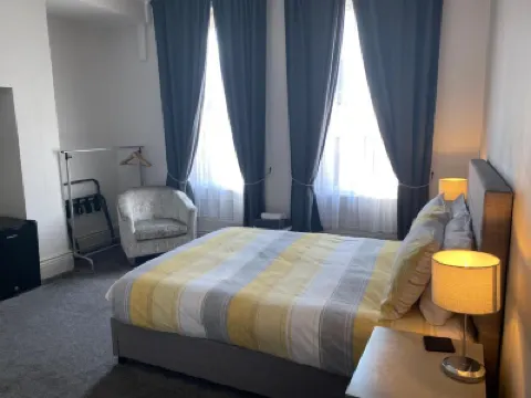 Athol House Hotels near Sandhaven Beach