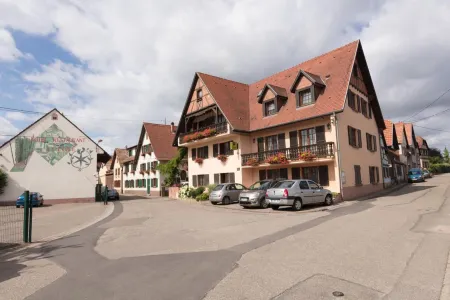 Logis Hotel Restaurant A l'Etoile Отели в г. Шнершем