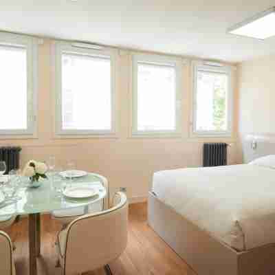 Hôtel le Petit Duquesne Rooms