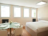 Hotel le Petit Duquesne Hotels near Printing Museum