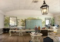 Parade Hotel