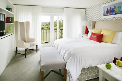 Winnetu Oceanside Resort at South Beach Hotels near Pik-Nik Art & Apparel