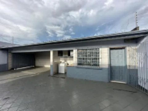 與購物中心PVH後面的波薩達住宅