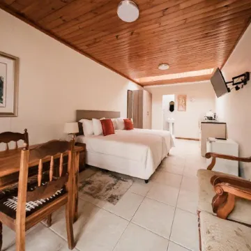 Dolliwarie Guesthouse Отели рядом с достопримечательностью «Торговый центр N1 City»