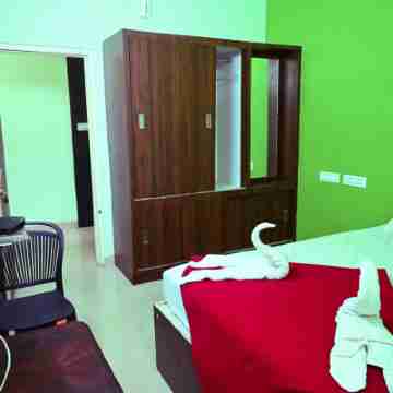 Royal Rock Inn Rooms