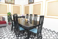 호텔 뉴 로얄 팰리스 C-블럭 공원 주변 호텔