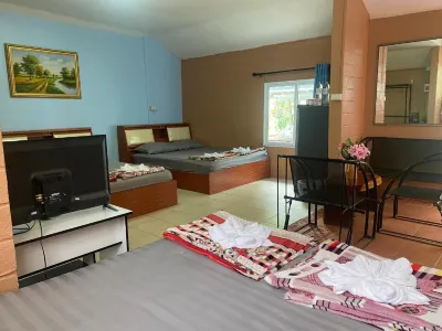 Tubsila Resort Hotels near Wat Chong Krathing