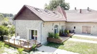 Five and You Hotels in Saint-Lon-les-Mines